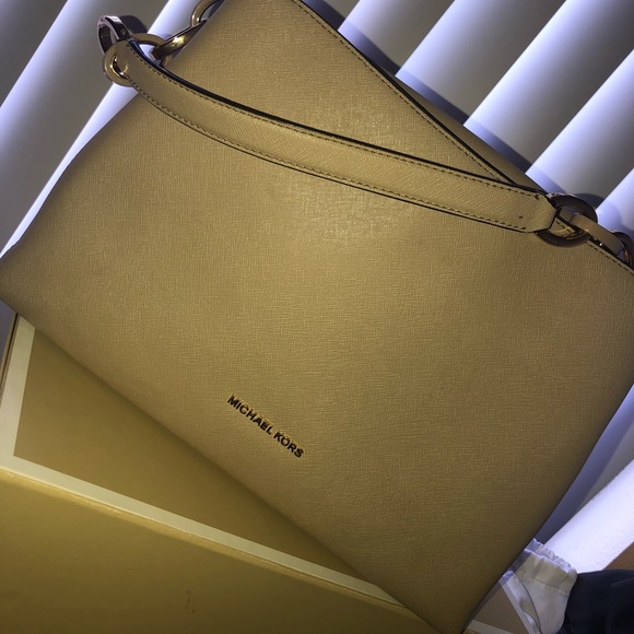 Michael Kors purse - Picture 3 of 6